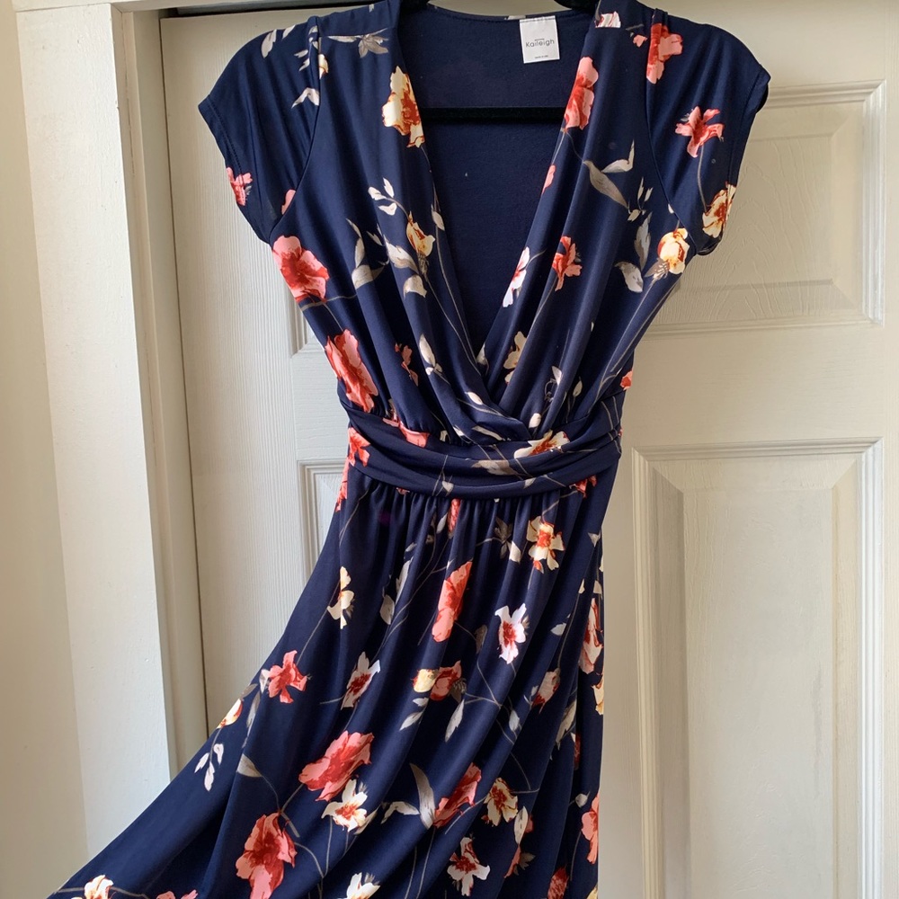Size M Kayleigh floral above knee dress
